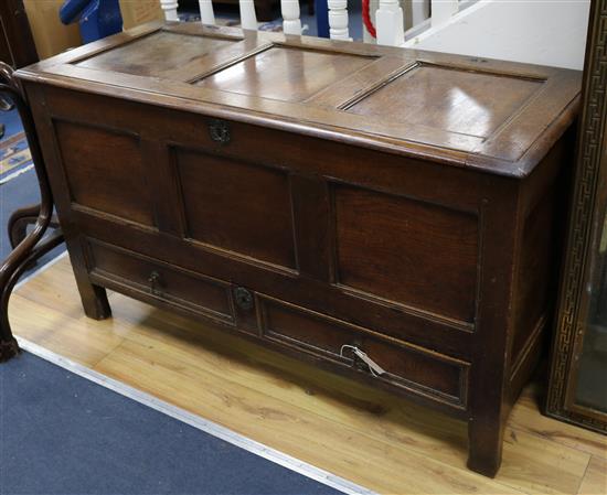 An oak mule chest W.125cm